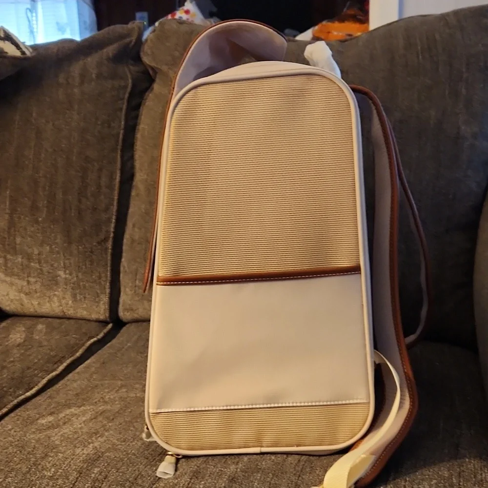NEW, VERY NICE, NEVER USED VOOCOO Small Pet Carrier Backpack...Cat, Dog, etc.